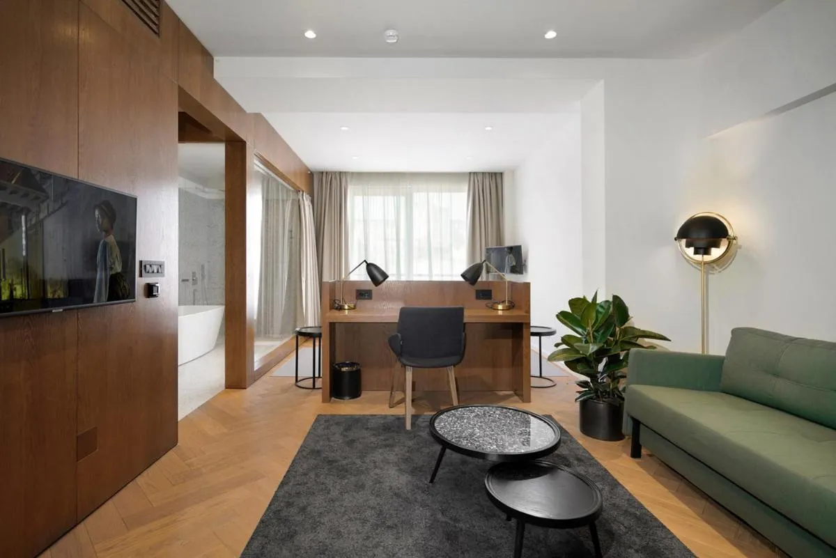 Dominic Smart & Luxury Suites – Edition — 4