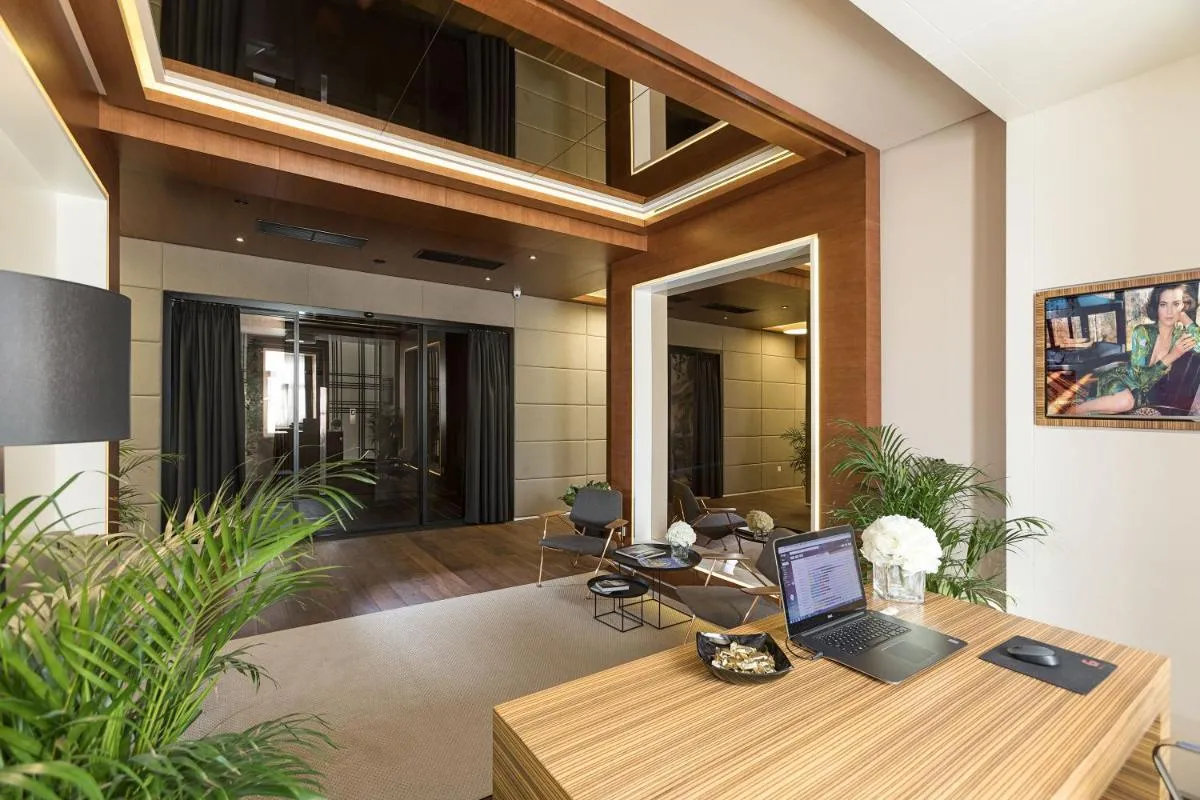 Dominic Smart & Luxury Suites – Parliament — 4