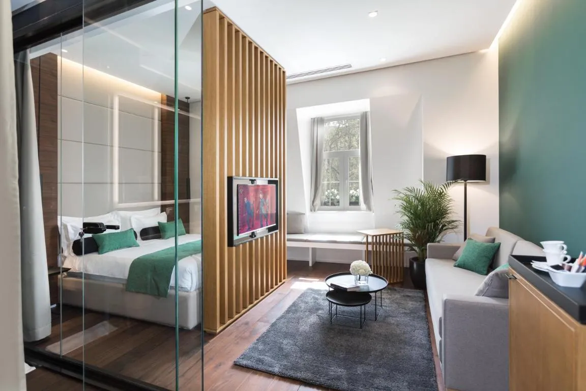 Dominic Smart & Luxury Suites – Parliament