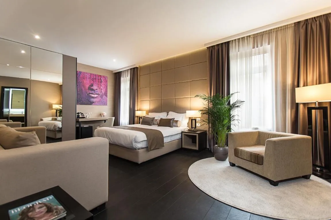 Dominic Smart & Luxury Suites – Republic Square