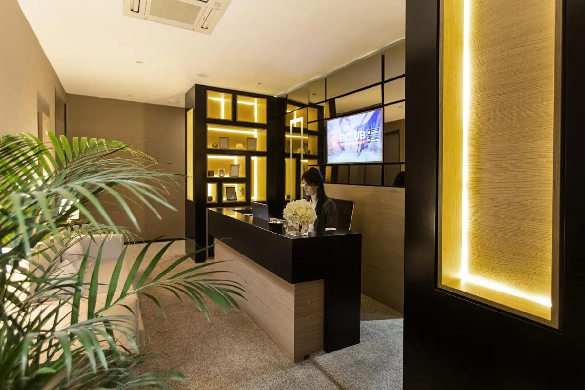Dominic Smart & Luxury Suites – Republic Square — 4