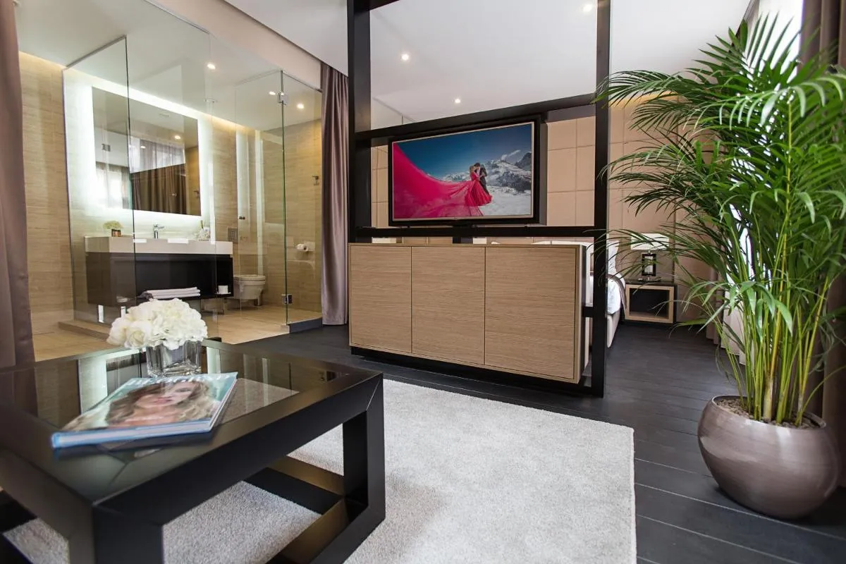 Dominic Smart & Luxury Suites – Republic Square — 2