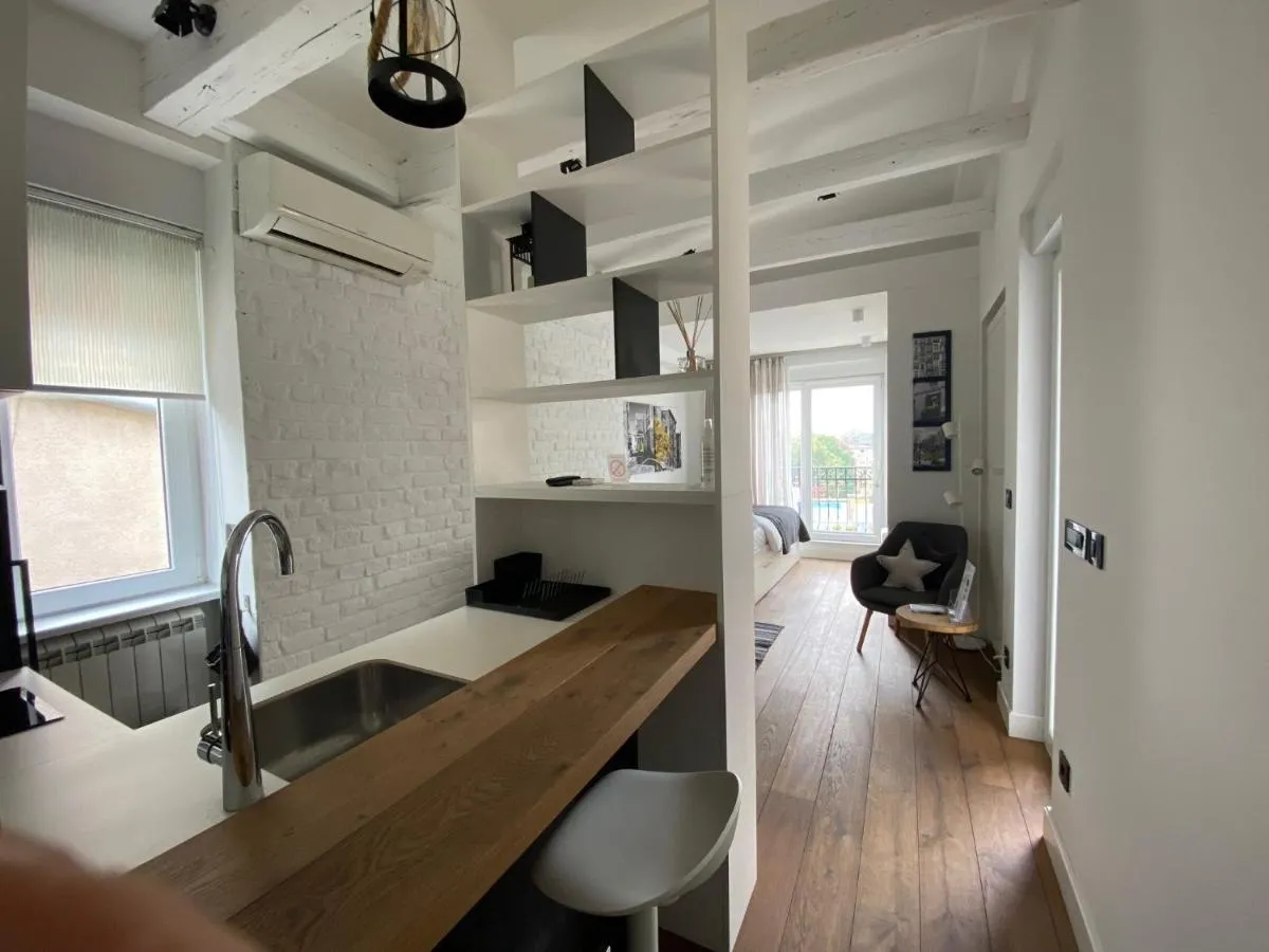 Enjoy B-52 Studio — 3