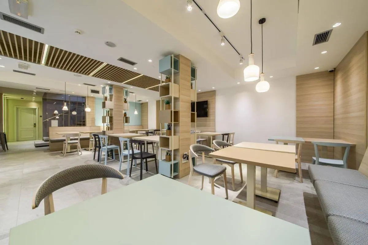 Garni Hotel D10 — 4