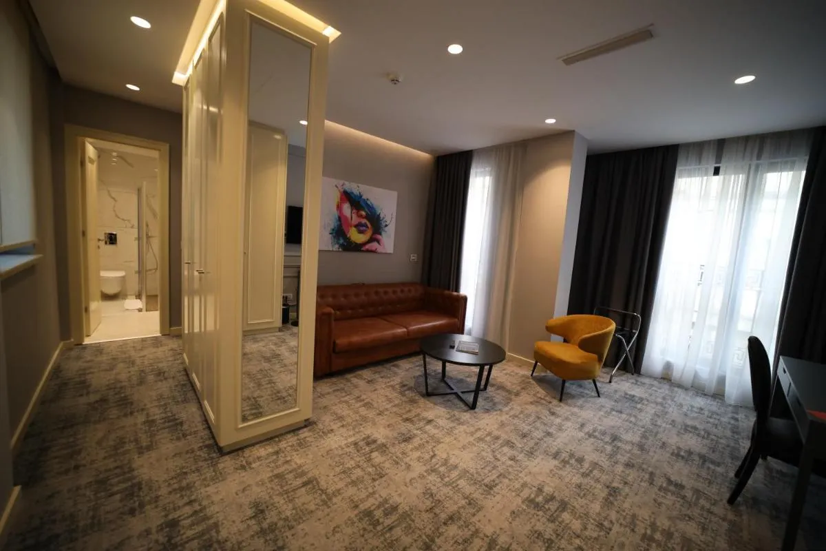 H41 Luxury Suites — 2