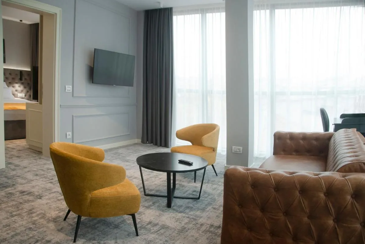 H41 Luxury Suites — 4