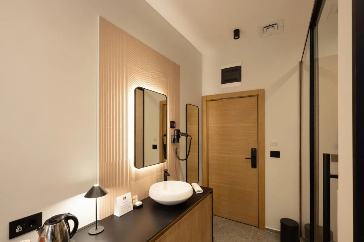 Hop Inn Rooms & Suites — 4