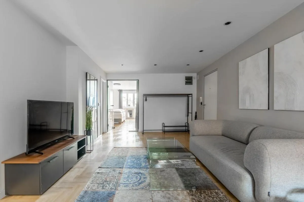 HostGost Selected Suites – Parliament — 2