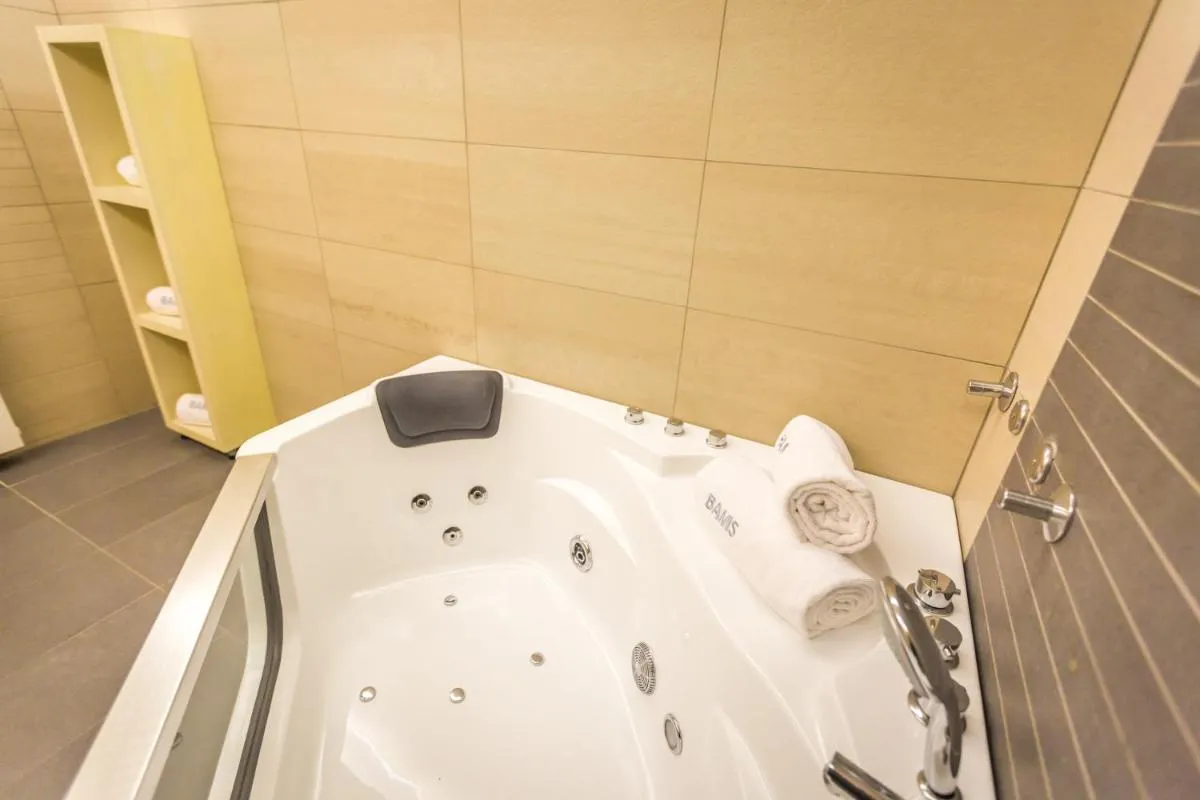 HostGost at BAMS (Private Spa included) — 3