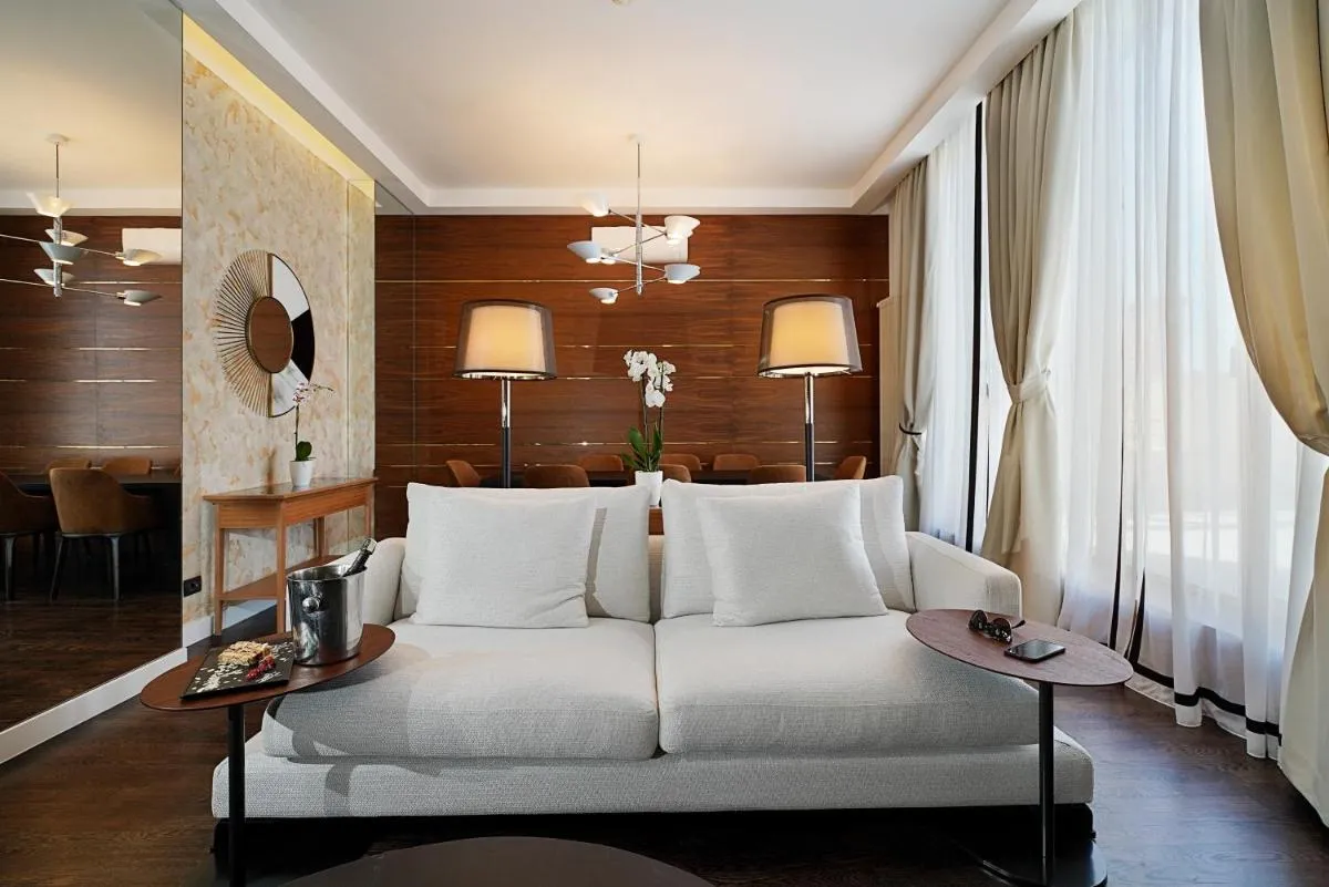 Hotel Majestic — 2