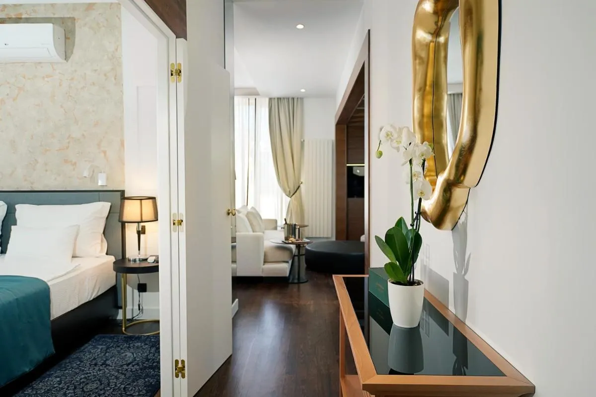 Hotel Majestic — 3