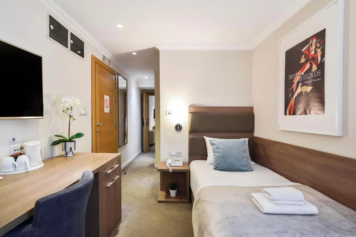 Hotel Opera Garni — 5
