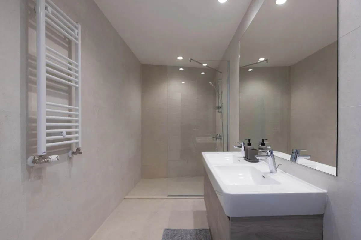 Huge 3 Bedroom Apartment With River View — 3