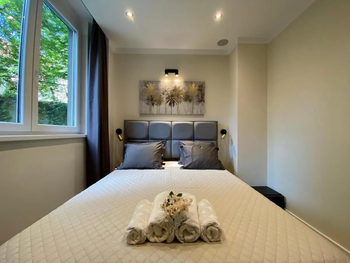 IvArt, City Center, Lux 2BR apartment, 2 Queen Size Beds — 2