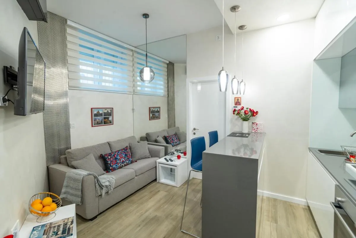 LIRRA LUXE Modern & Cozy in the Old City — 5