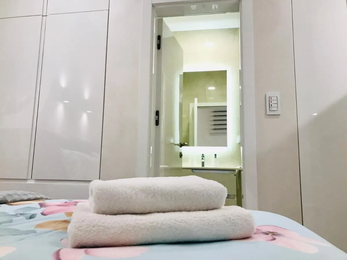 LIRRA LUXE Modern & Cozy in the Old City — 3