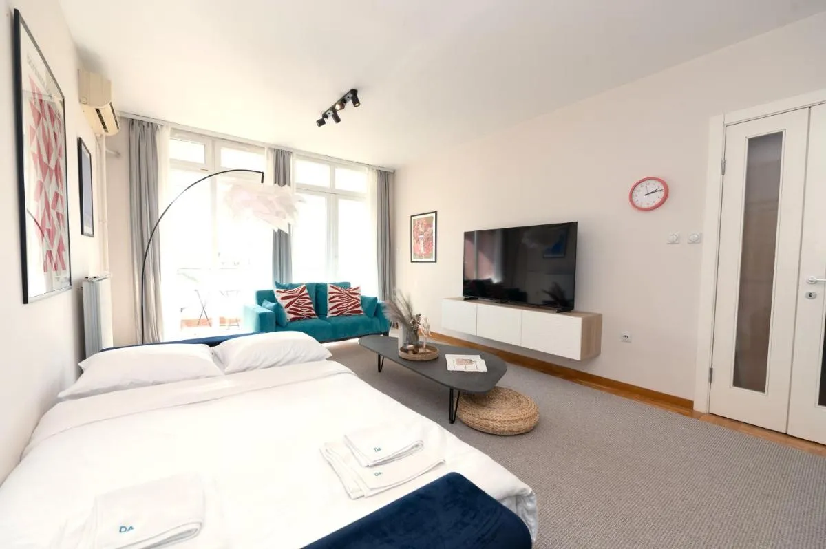 Lux/Boutique Apt at Stark Arena — 2