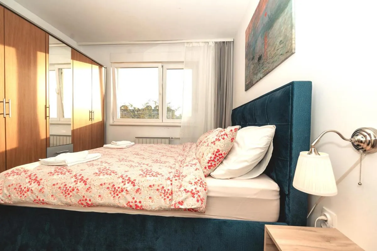 Lux/Boutique Apt at Stark Arena — 3