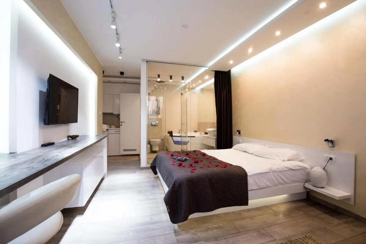 Luxury Boutique City Center Apartments — 5