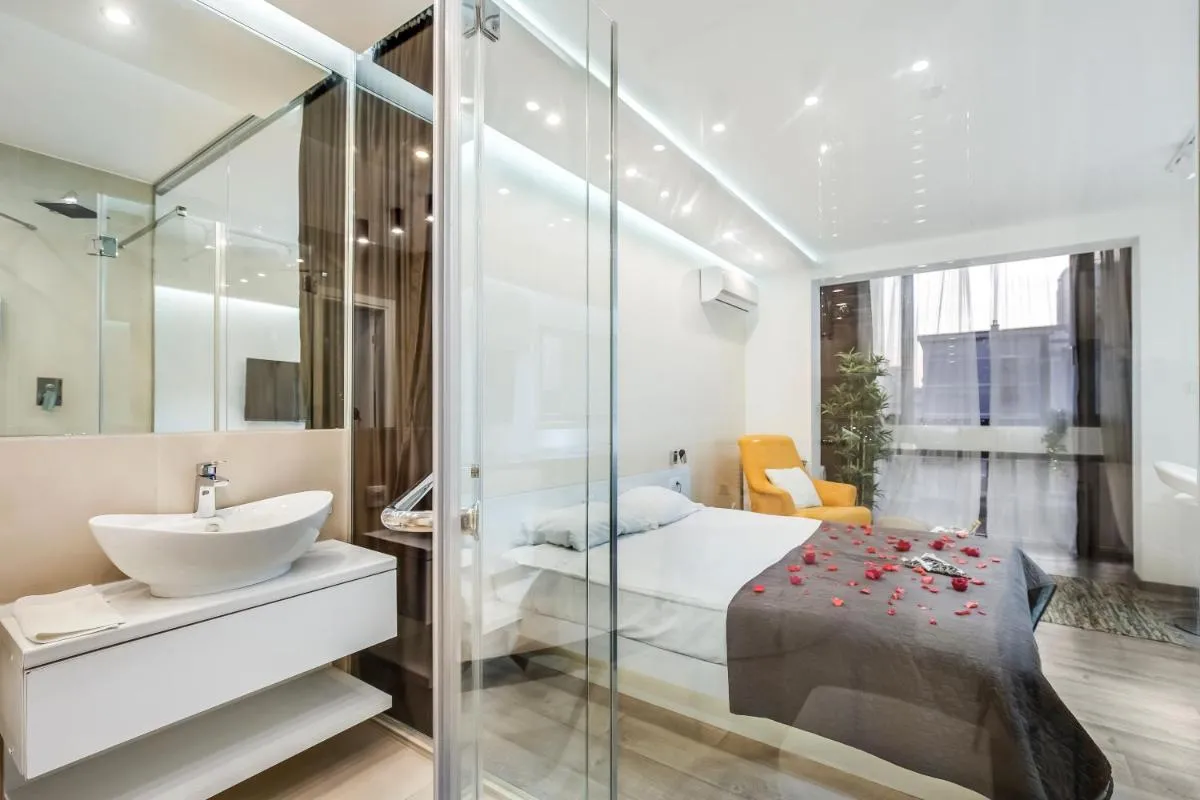 Luxury Boutique City Center Apartments — 3
