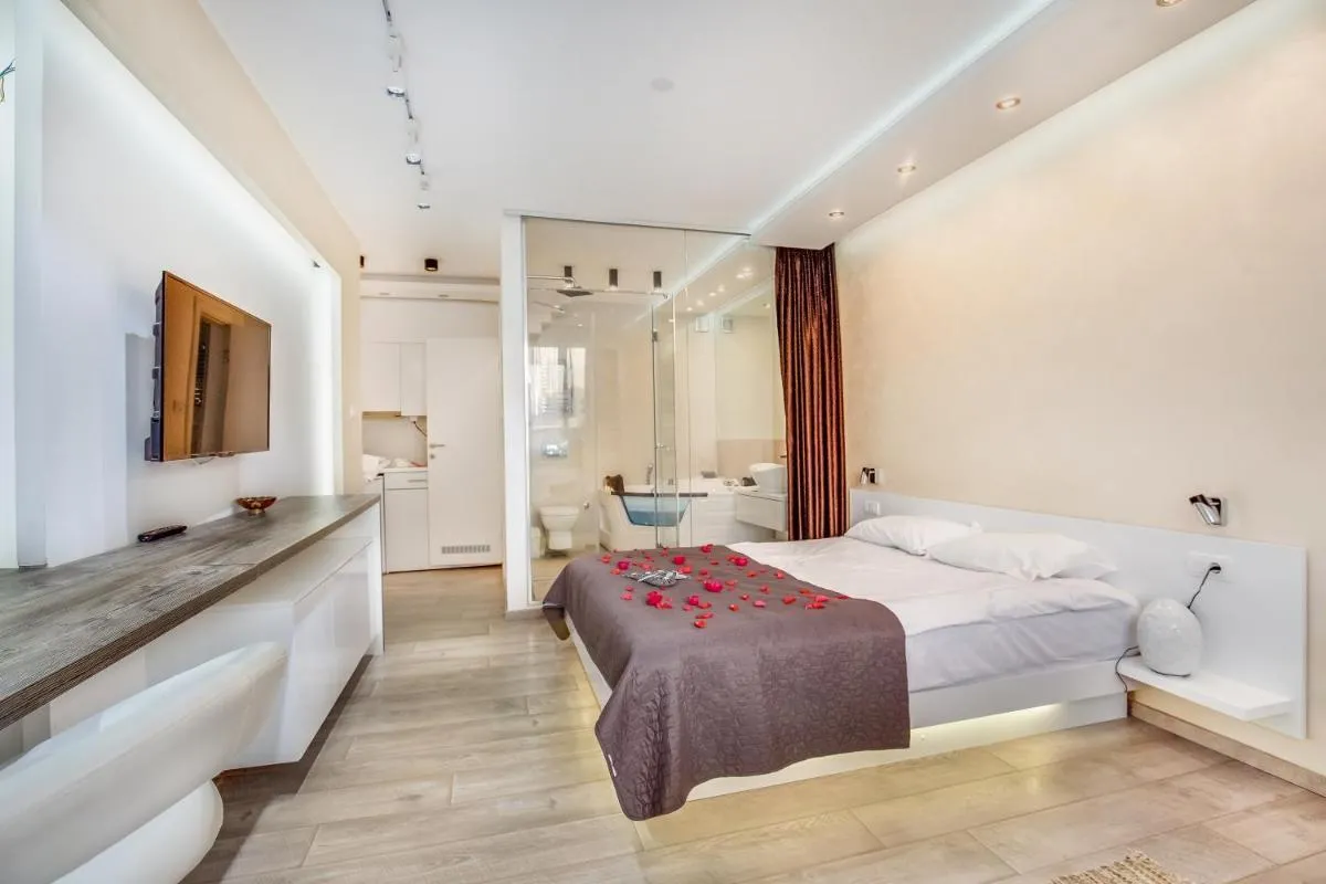 Luxury Boutique City Center Apartments — 2