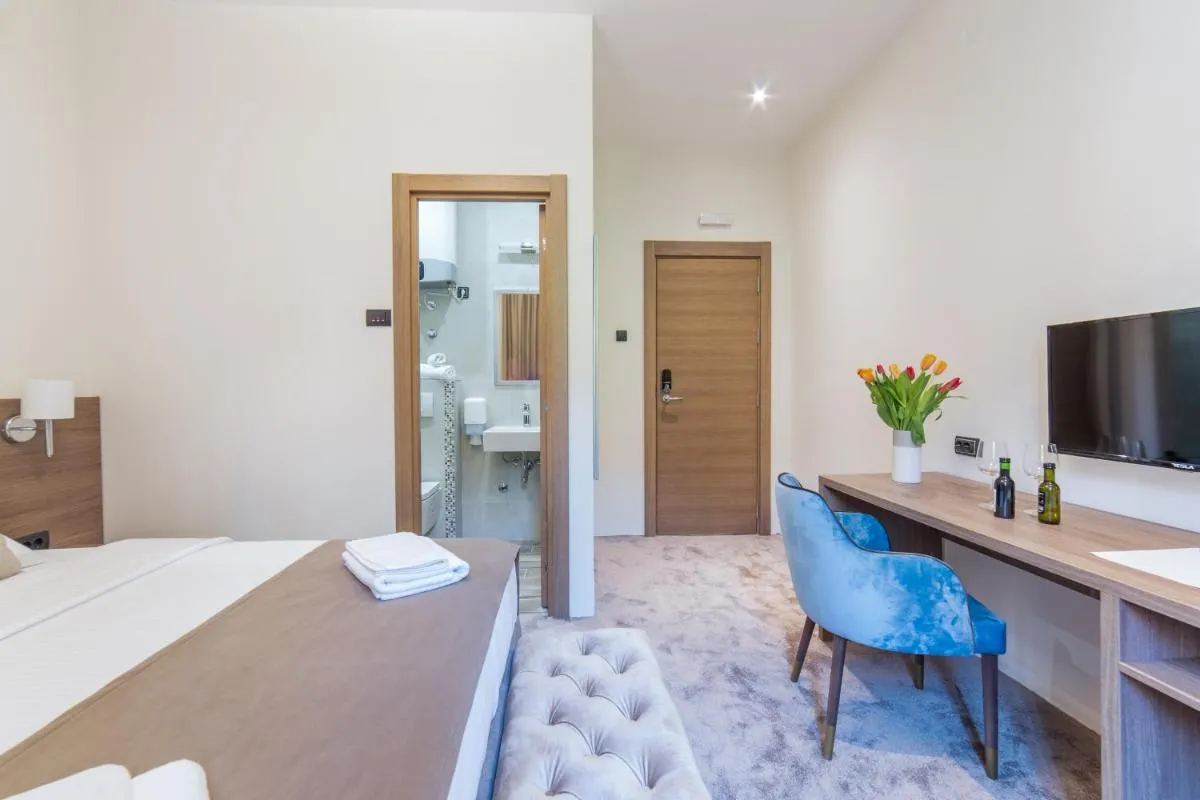M House Bed and Breakfast — 5