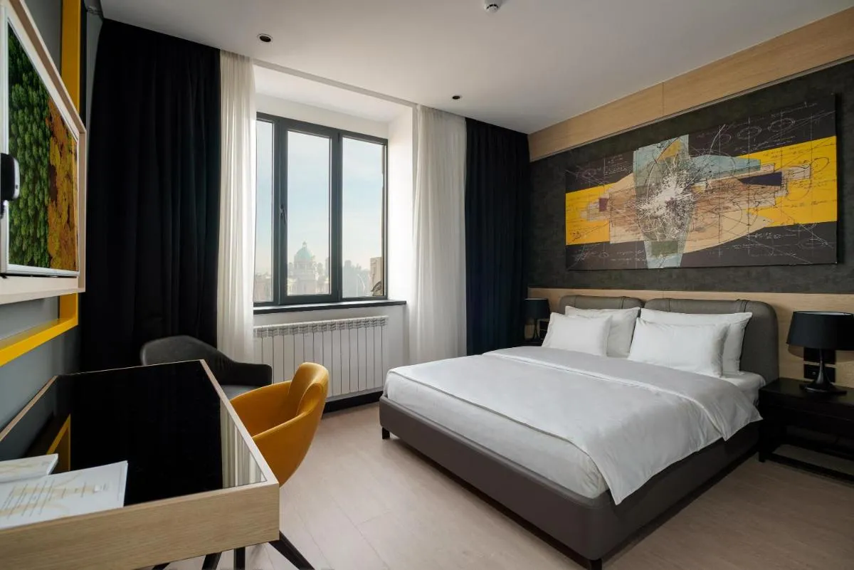 Maccani Black Luxury Suites — 2
