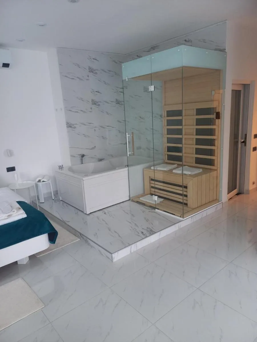 Magic Apartments with jaccuzzi and sauna — 4