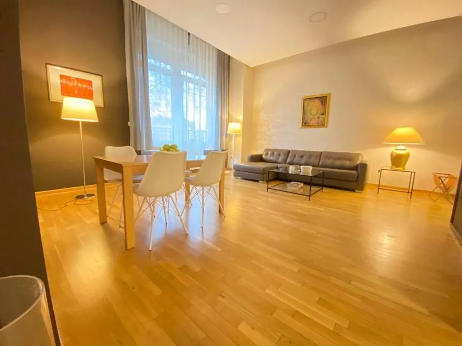 Modern apartment,24/7 security,free parking