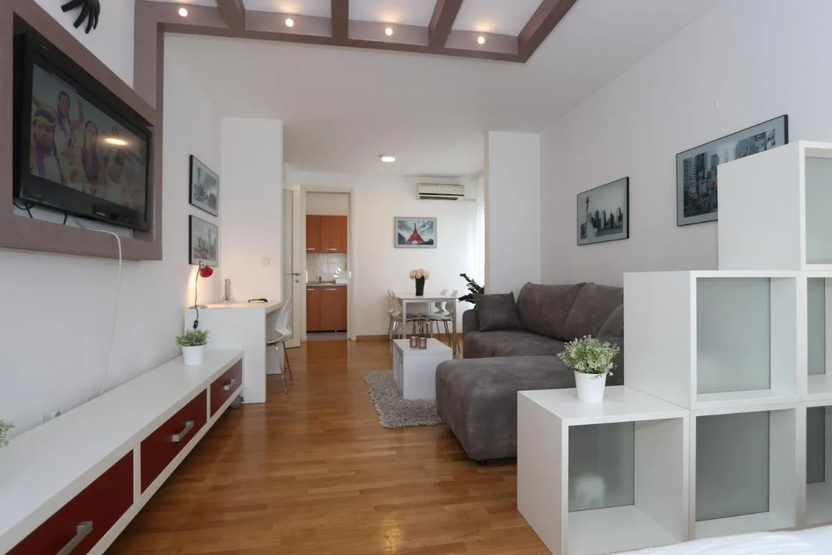 New Belgrade Apartment Belville, parking 5 evra dan — 5