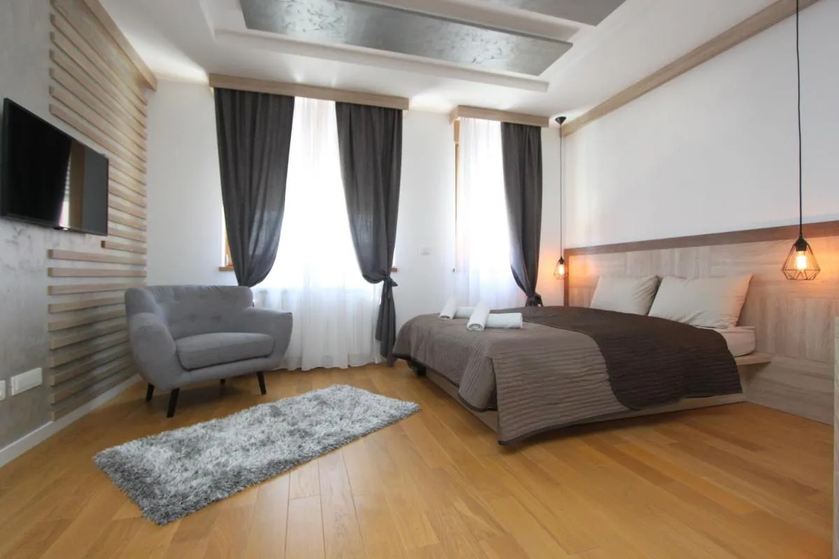 New Belgrade Apartments Magnetic, parking 5 evra dan — 2