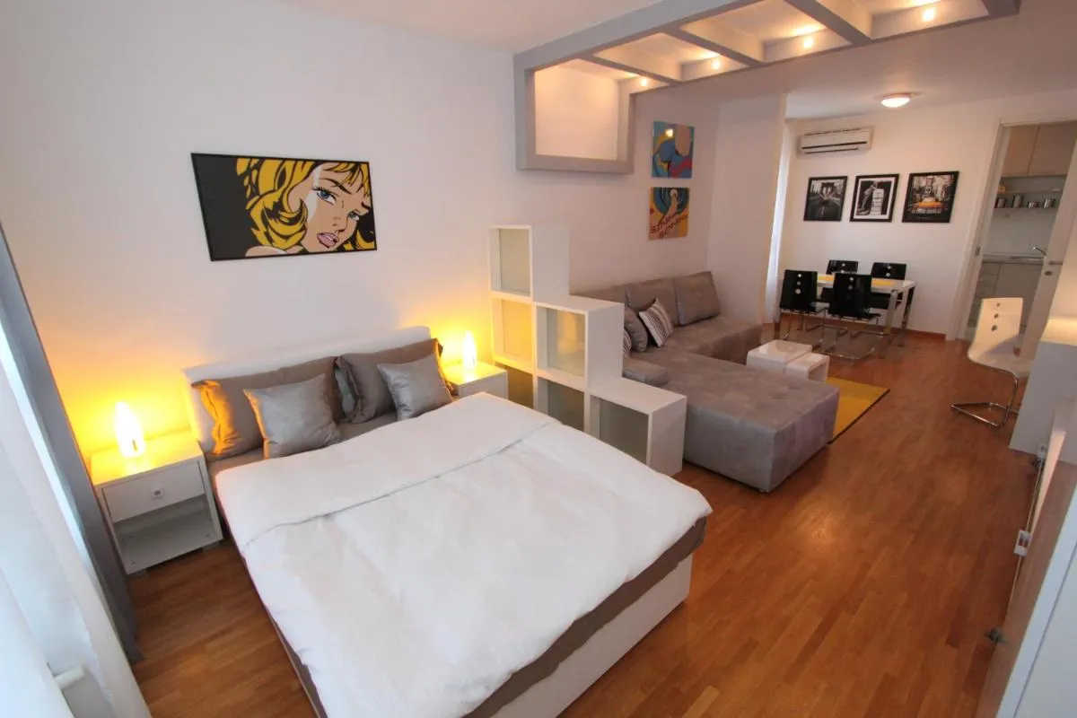 New Belgrade apartment Neven, parking 5 evra dan — 2