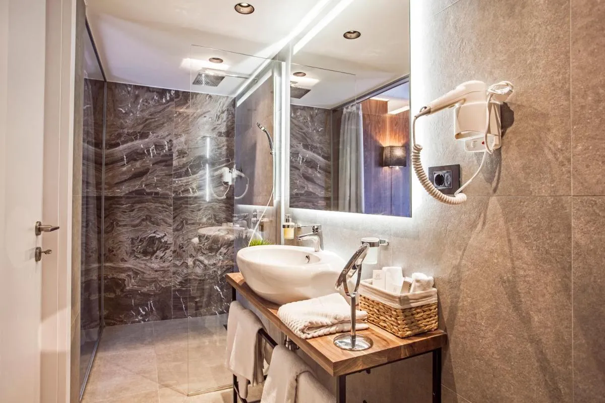 Nomad Luxury Suites — 5
