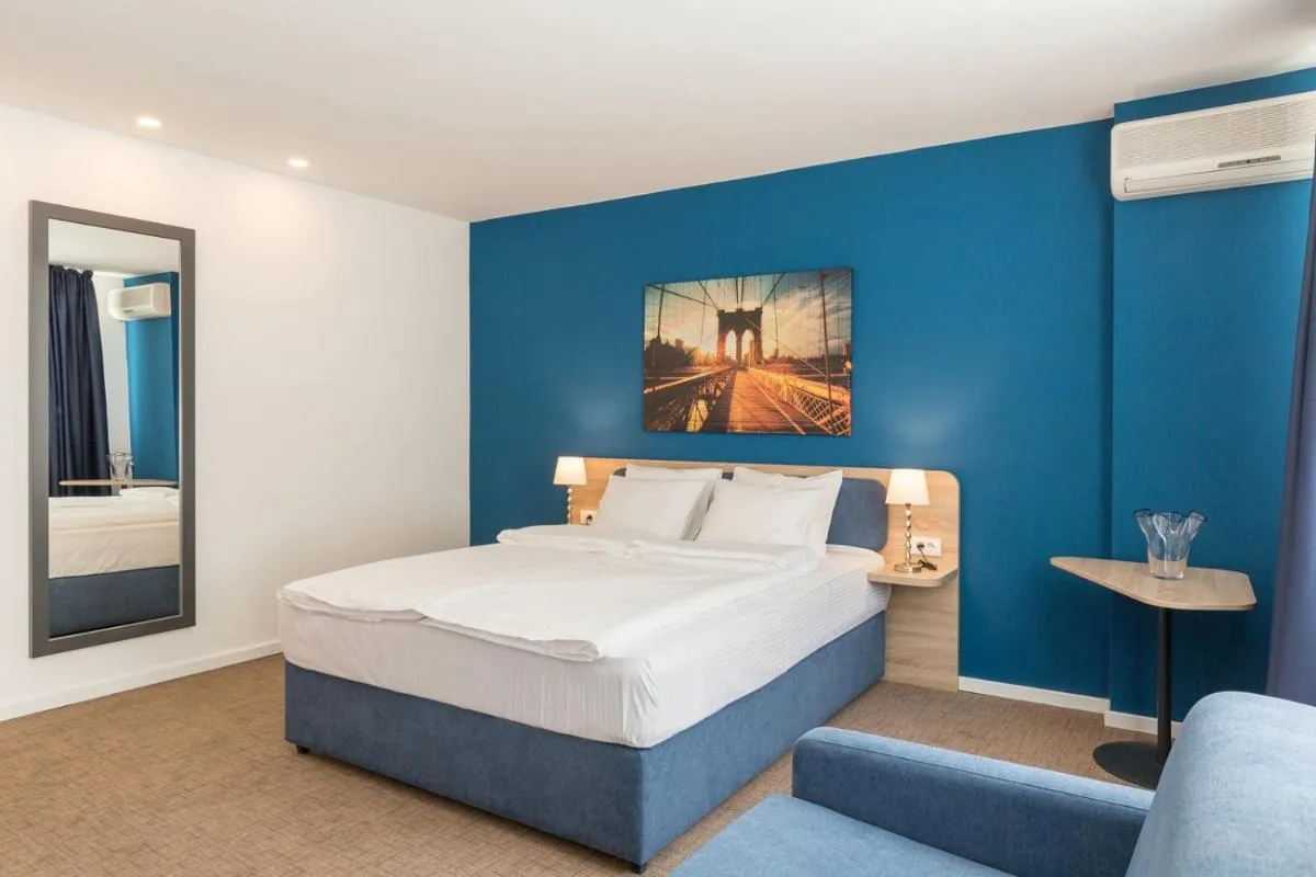 Premium Crown Suites — 4