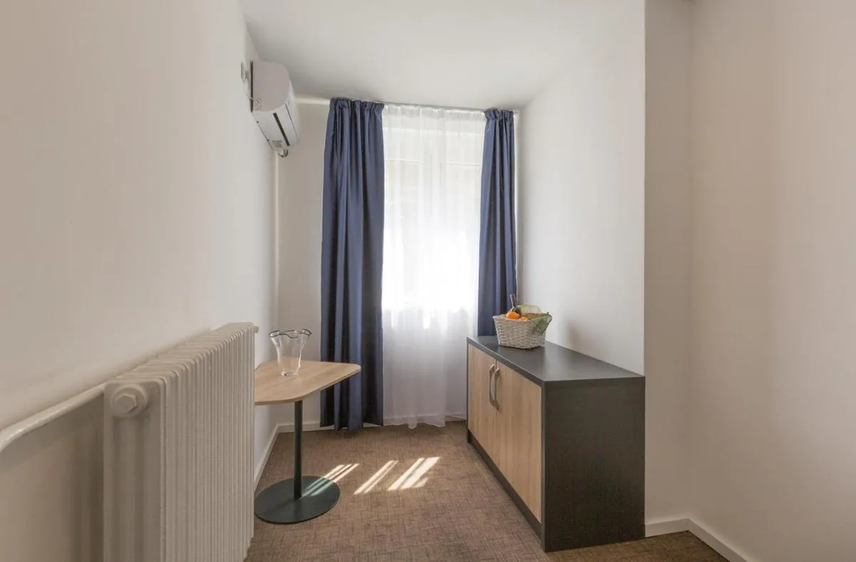 Premium Crown Suites — 3