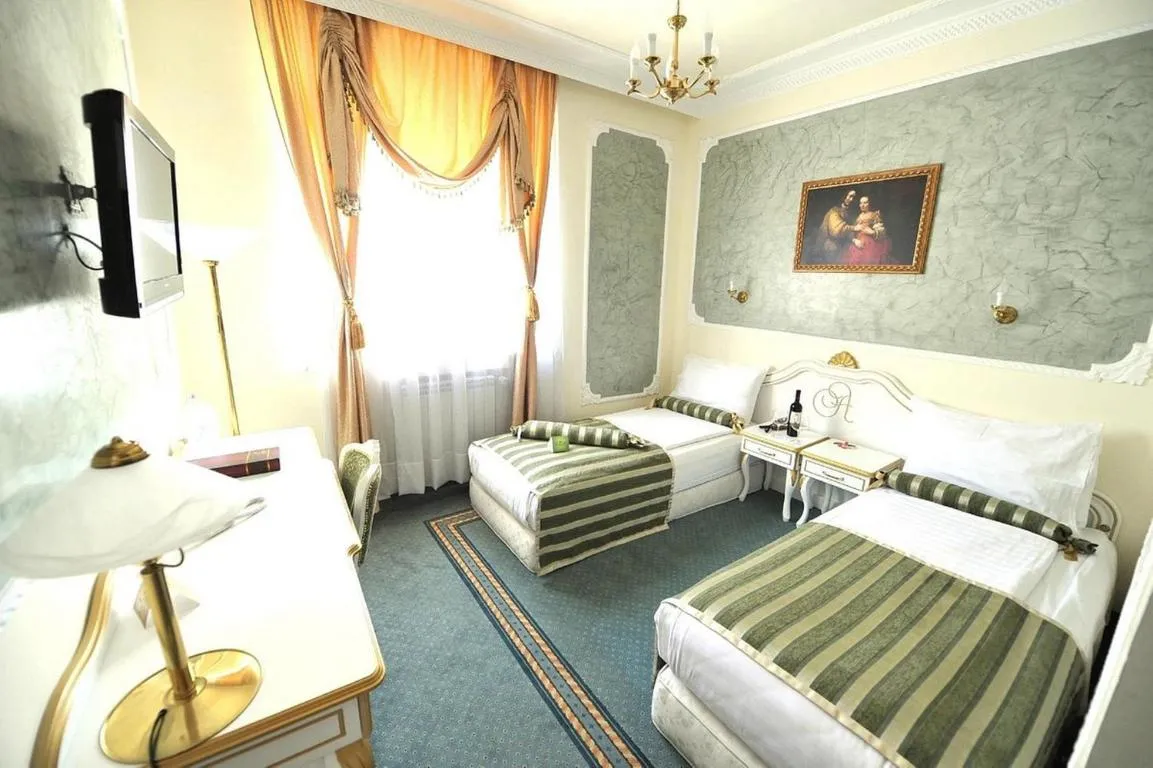 Queen’s Astoria Design Hotel
