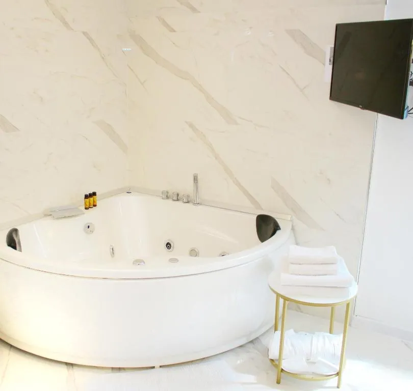 Seven Luxury Suites