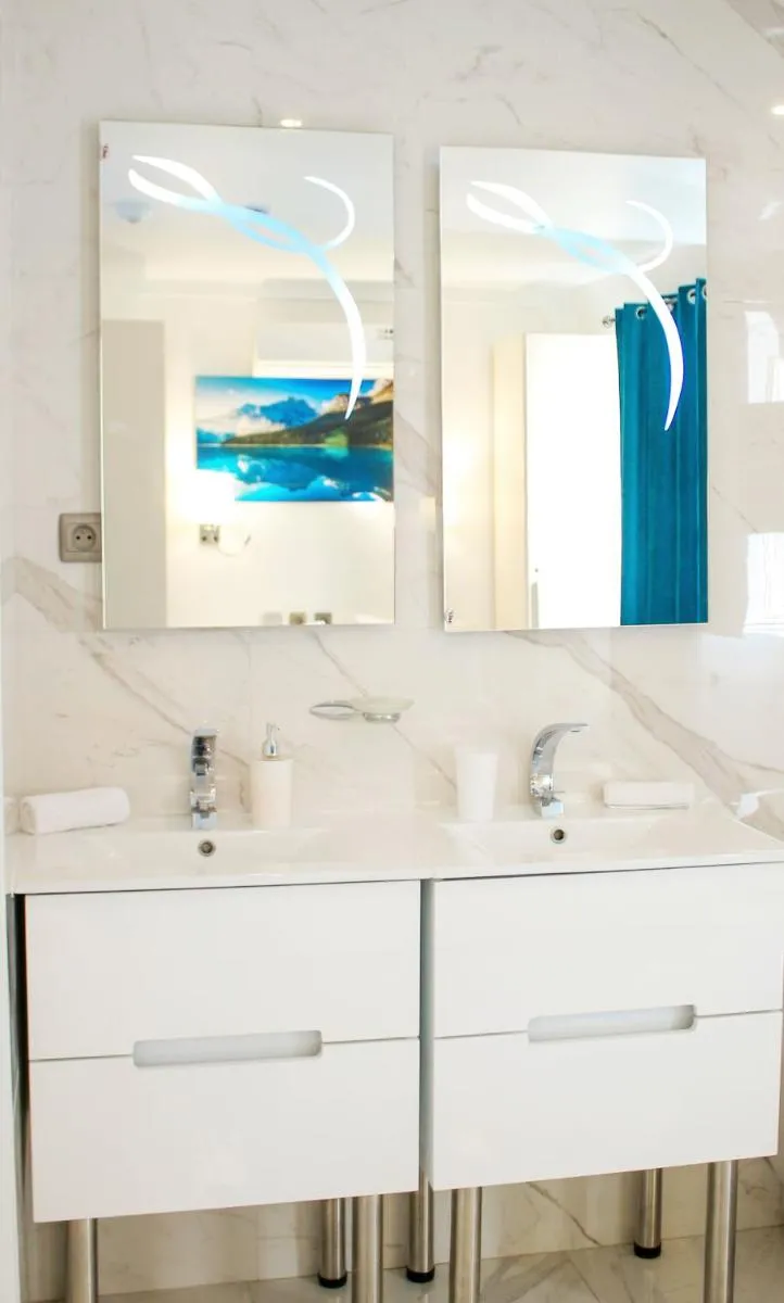 Seven Luxury Suites — 5