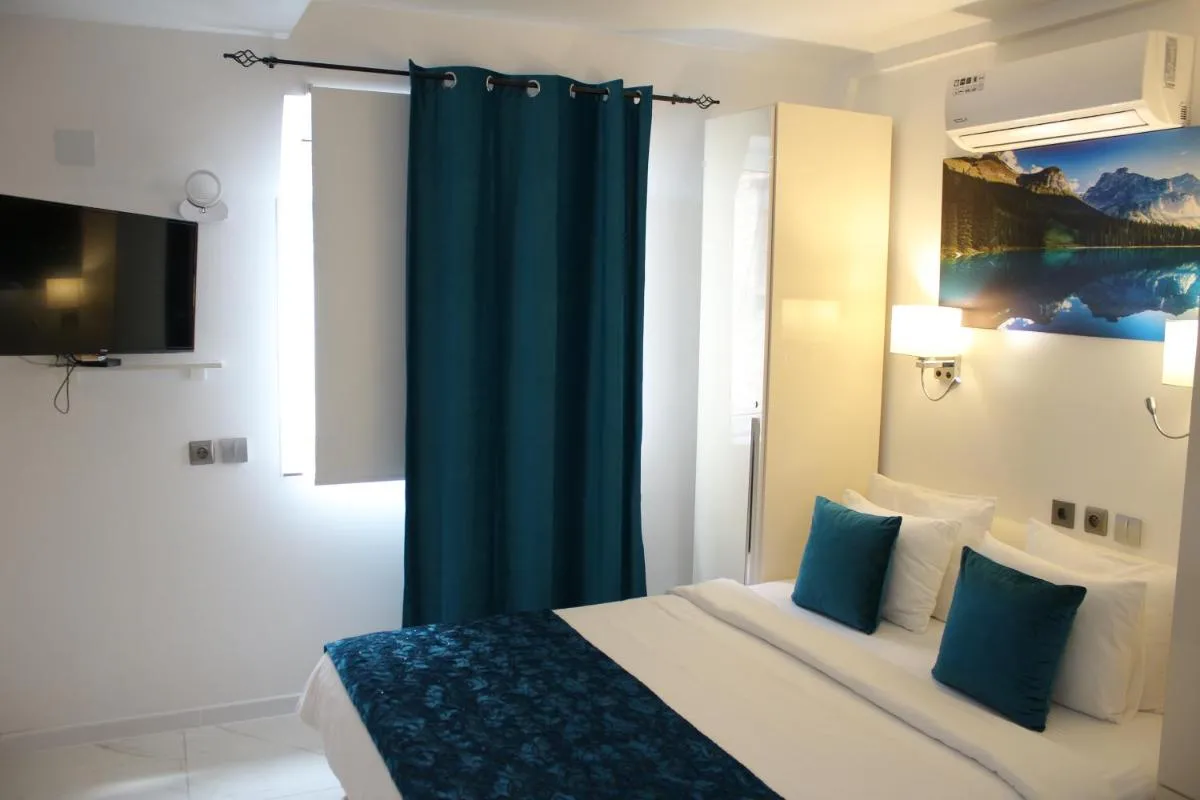 Seven Luxury Suites — 2