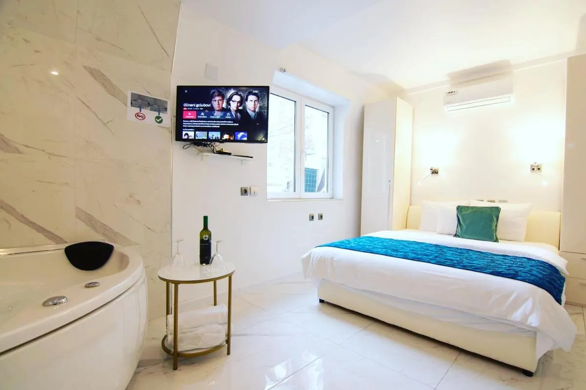 Seven Luxury Suites — 3
