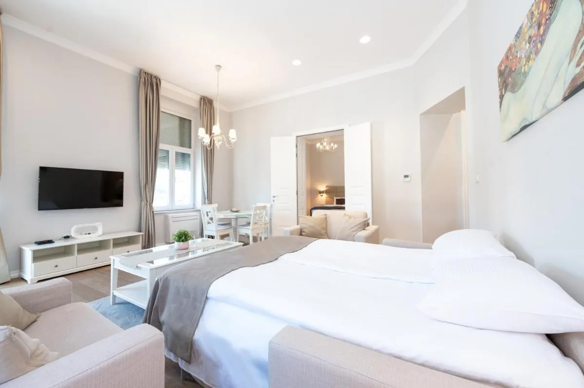 Slavija Fontana Lux Apartments — 5