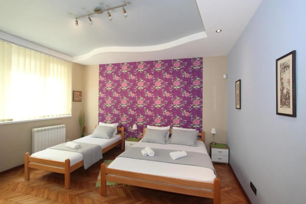 Sneki Apartment — 2