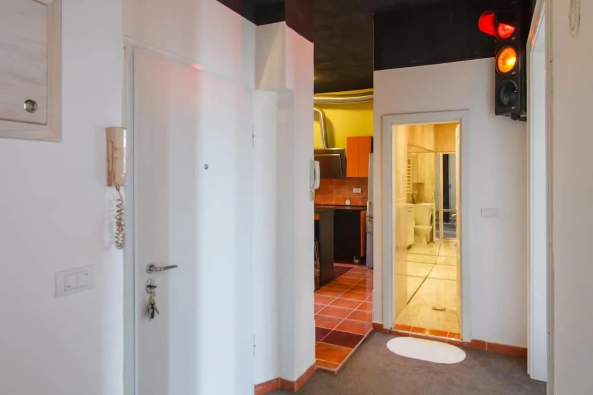 Spacious 4-bedroom apartment in pedestrian zone — 3