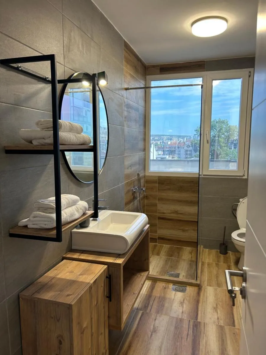 Sunny city center apartment — 3