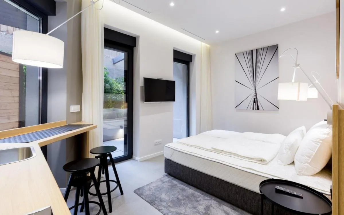 Teanna Lux Apartments — 2