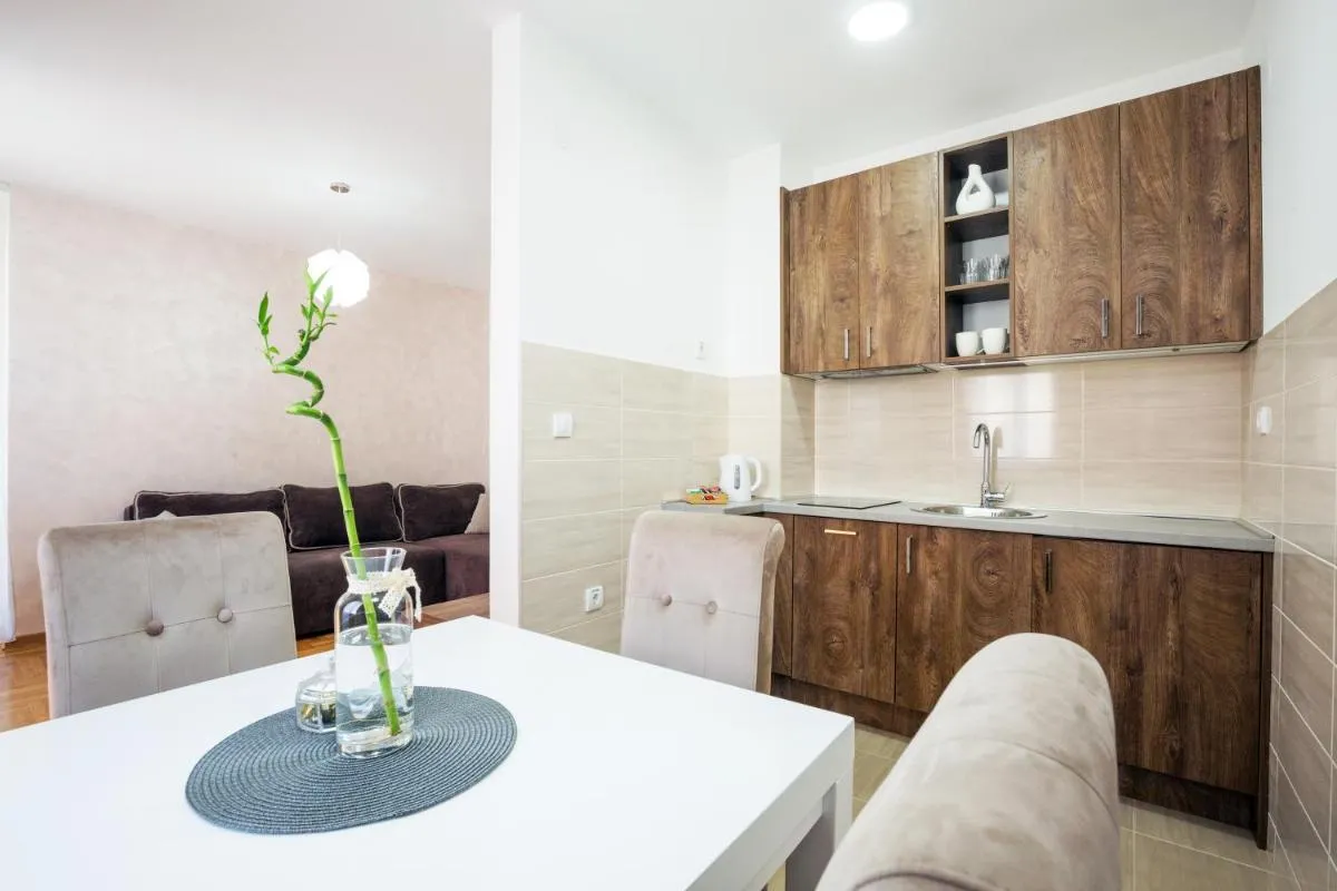 Thomas Residence — 4