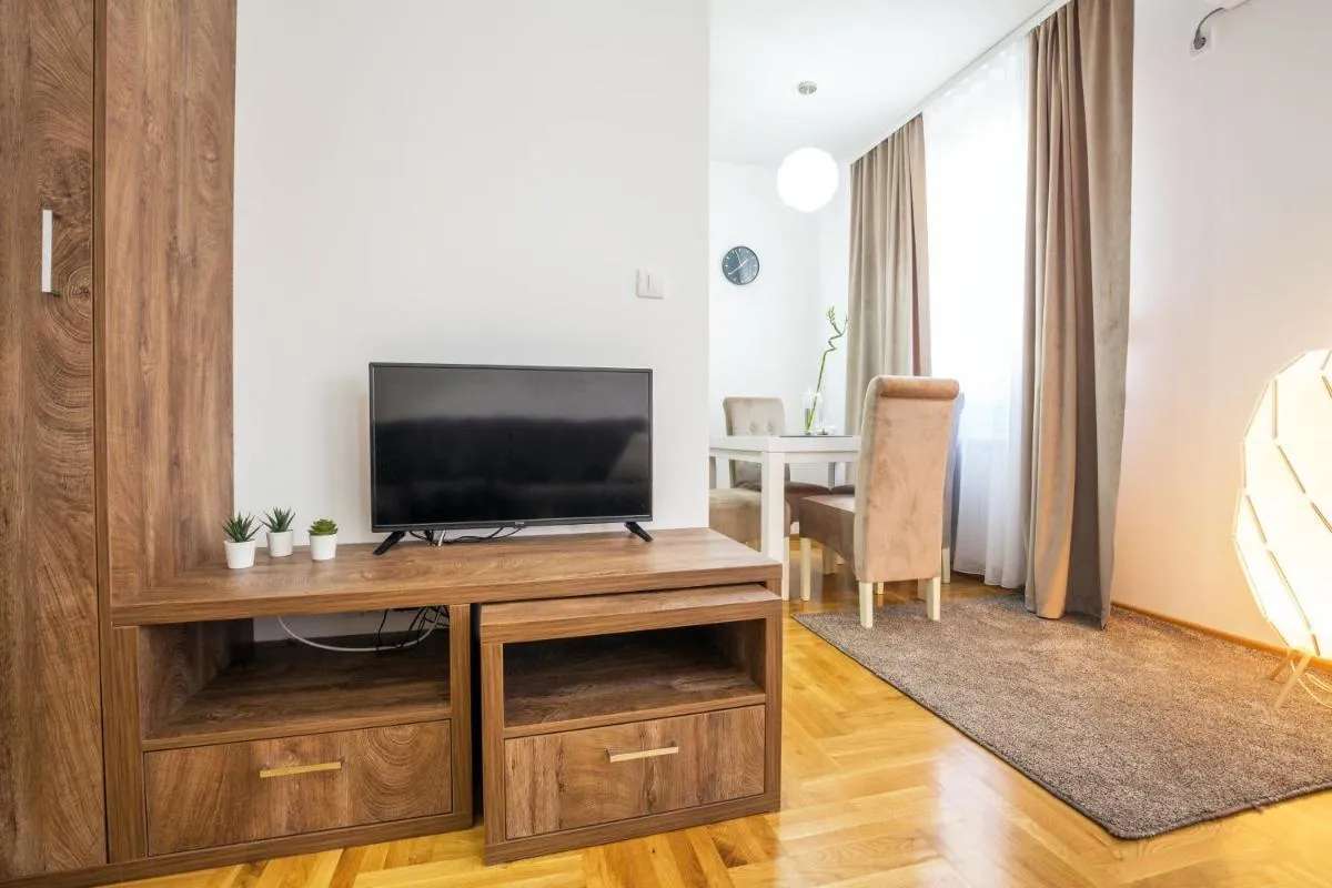 Thomas Residence — 5