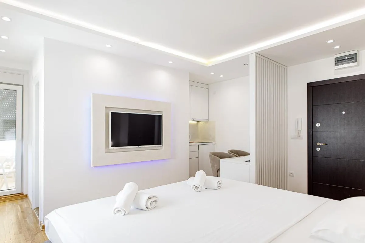 White Apartments — 2