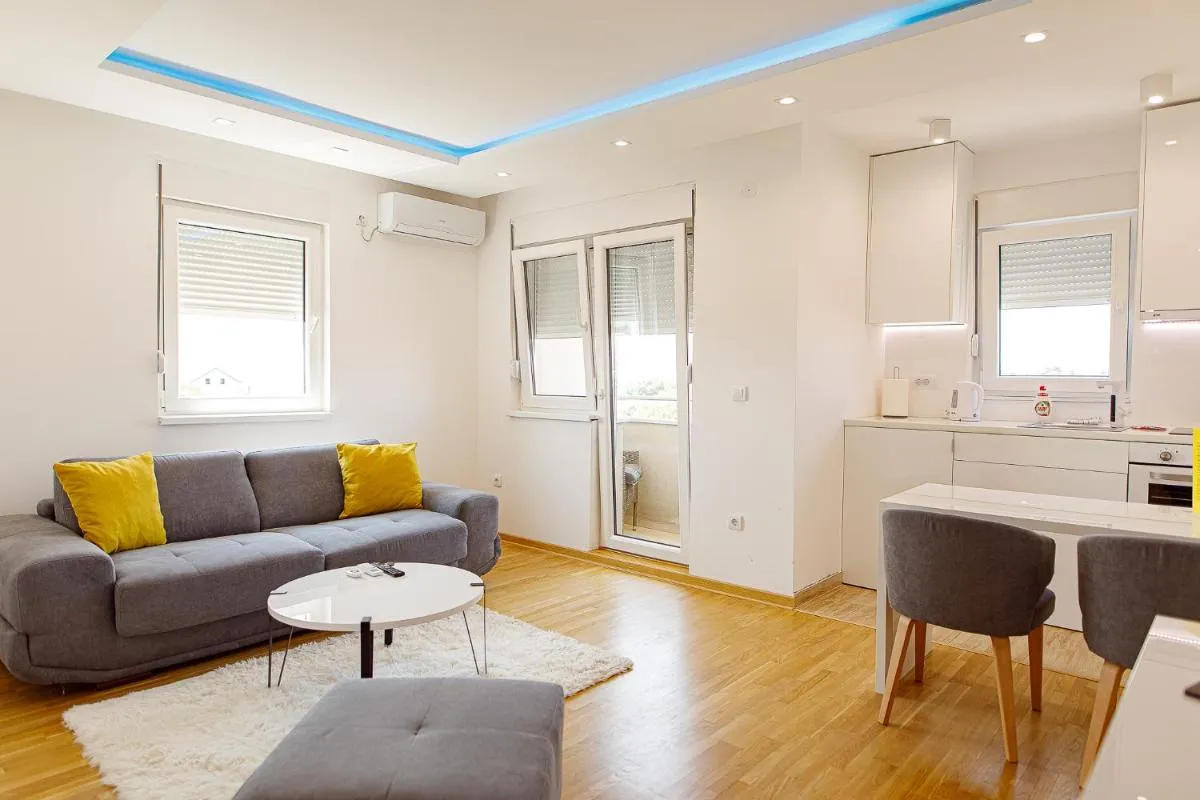 White Apartments — 4