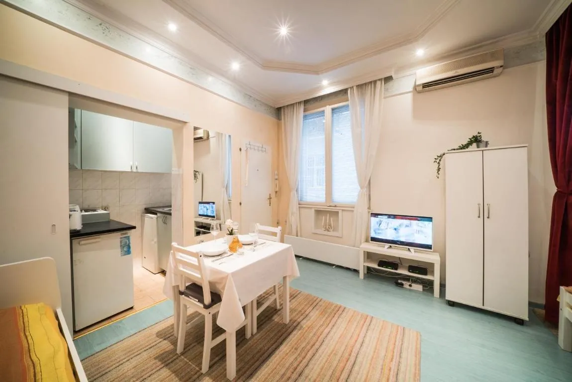 White Pearl Apartment